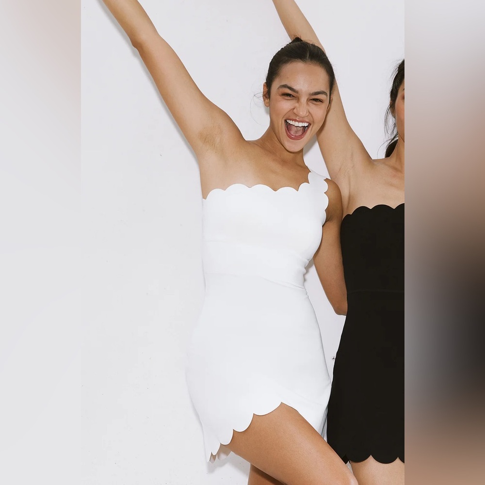 Wiskii Active One-Shoulder Scalloped Dress Ivory Size Small - Picture 3 of 4